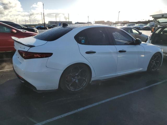 ZARFAECNXH7561925 2017 Alfa Romeo Giulia Ti