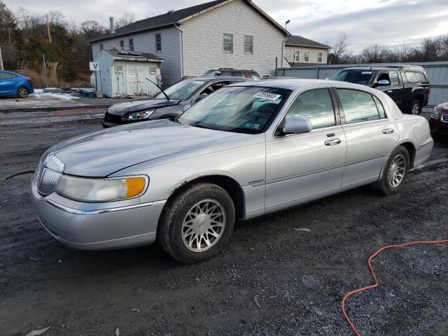 2001 Lincoln Town Car Signature