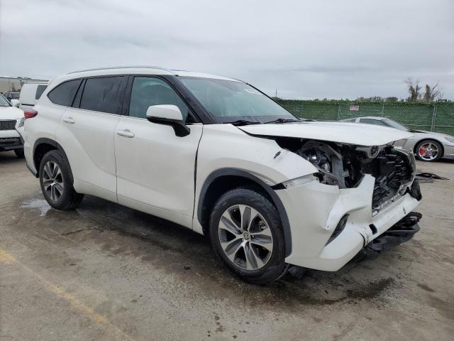 VIN 5TDGZRAH8MS523928 2021 Toyota Highlander, Xle no.4