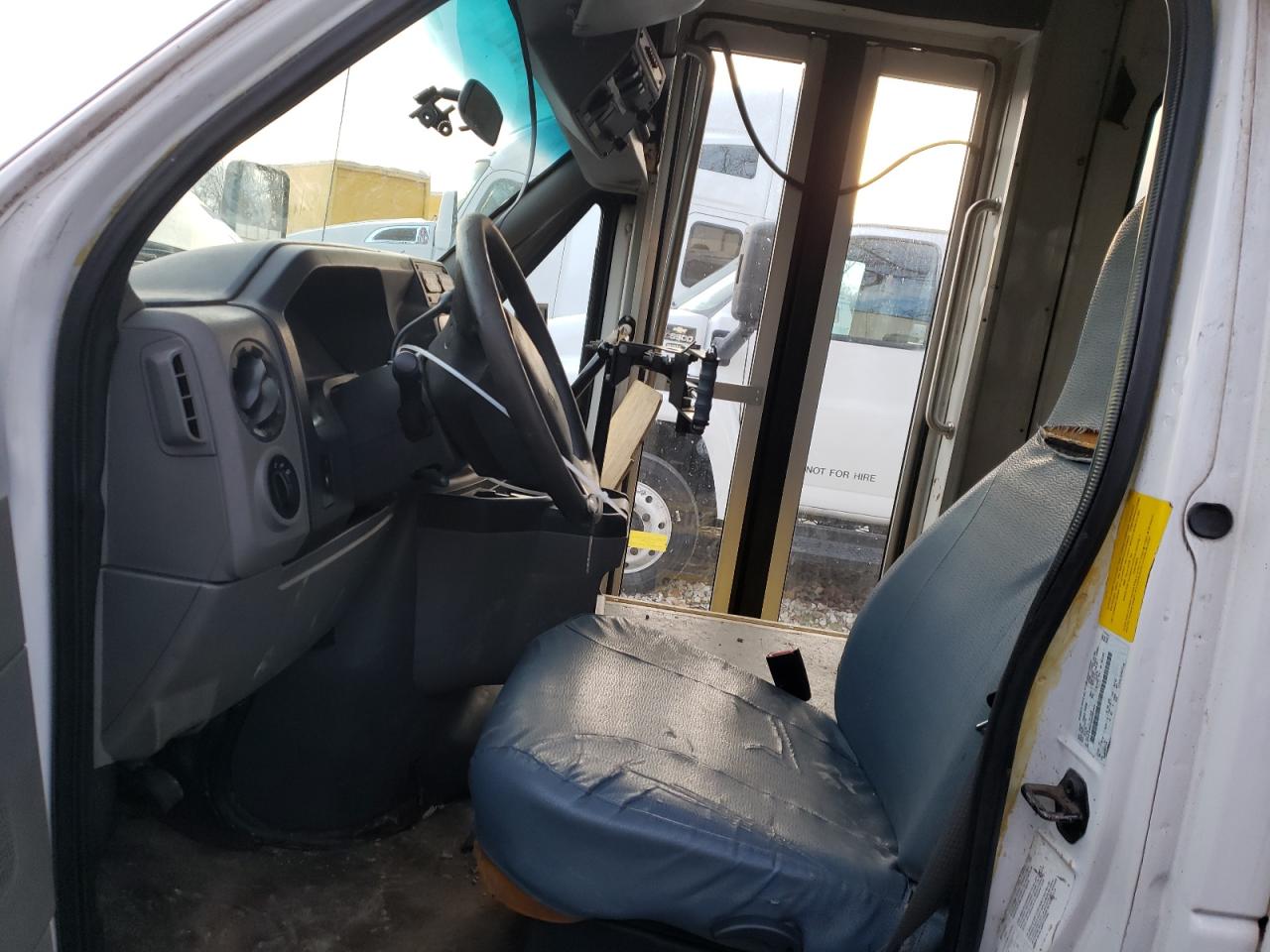 FORD ECONOLINE E450 SUPER DUTY CUTAWAY VAN