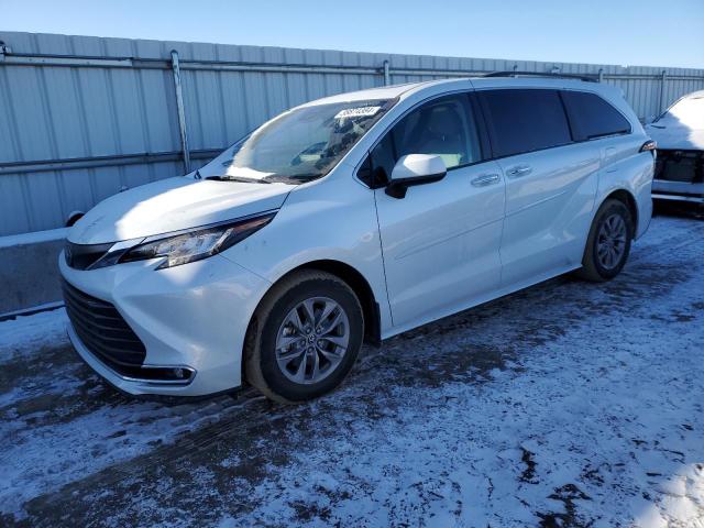 2022 Toyota Sienna XLE