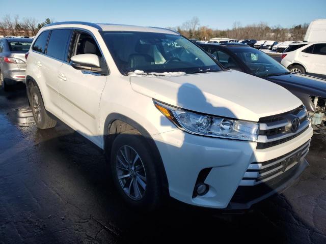 VIN 5TDJZRFH4KS724768 2019 Toyota Highlander, SE no.4