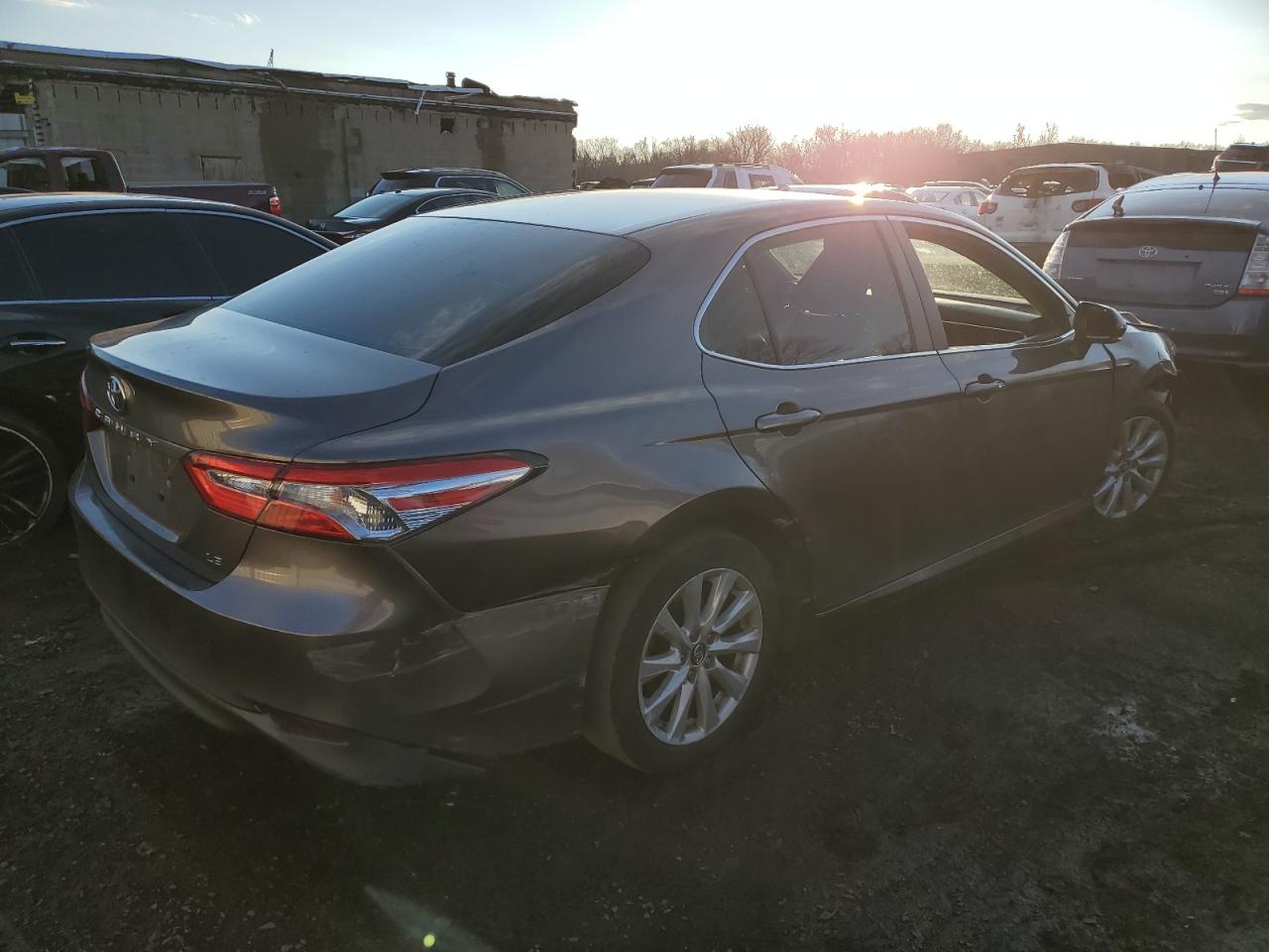 4T1B11HK8JU549839 2018 Toyota Camry L