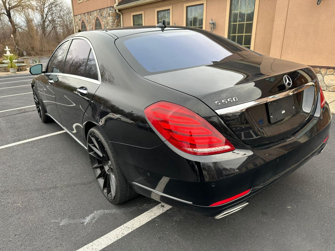 2016 Mercedes-Benz S 550 vin: WDDUG8CB6GA254511