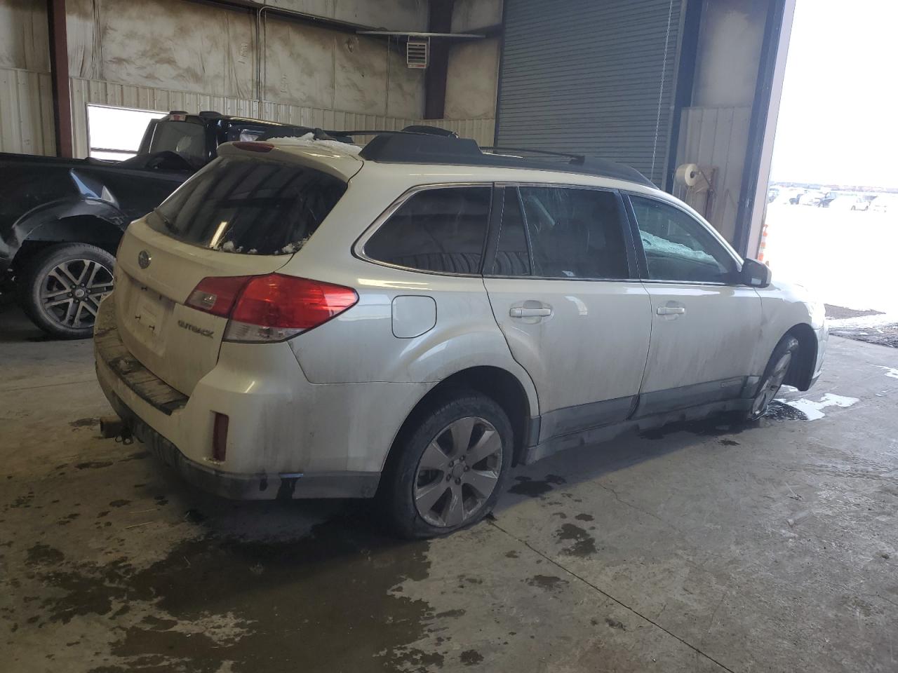 2012 Subaru Outback 2.5I Limited vin: 4S4BRCKC4C3301960