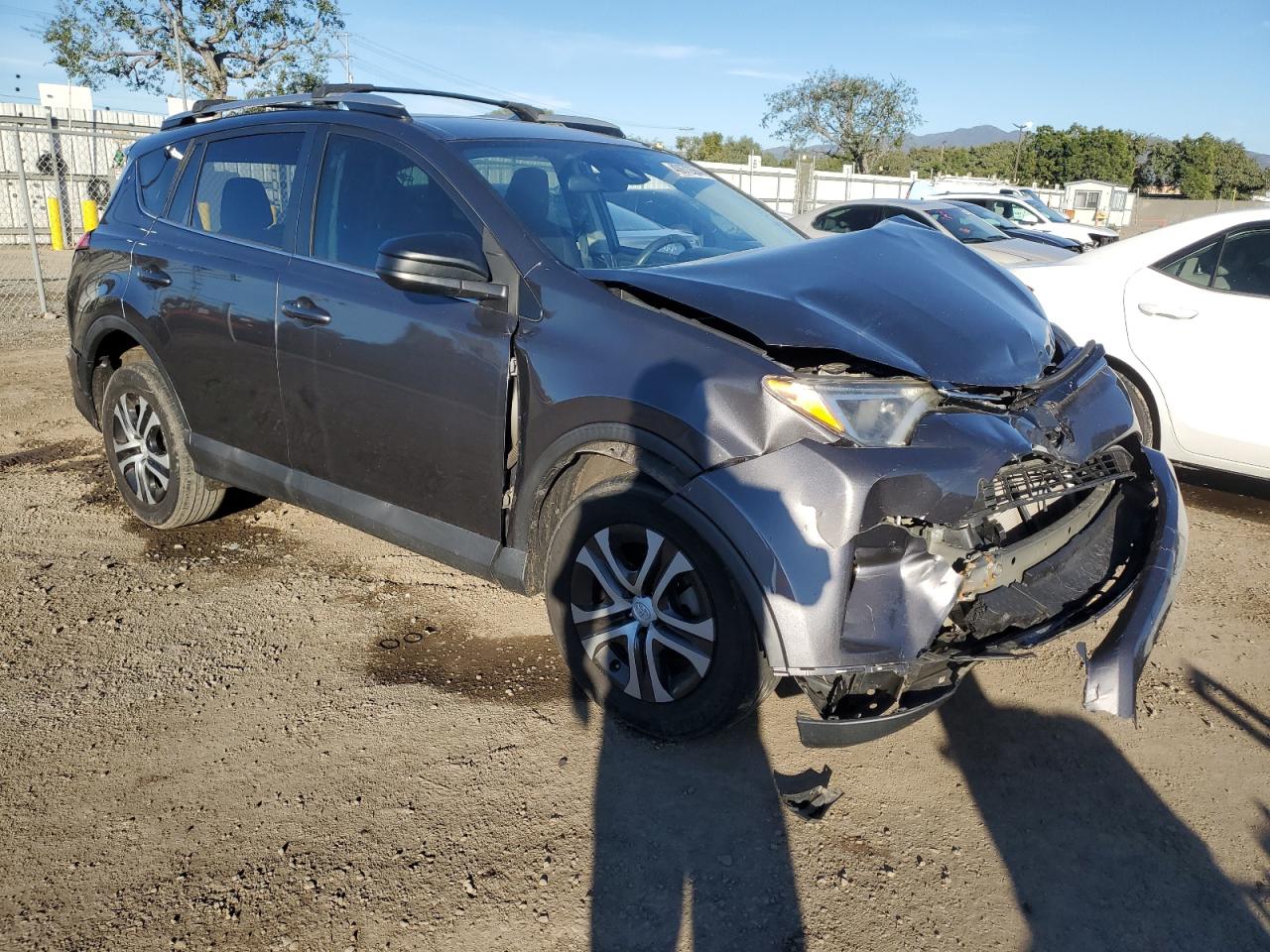 2018 Toyota Rav4 Le vin: 2T3ZFREV7JW415277