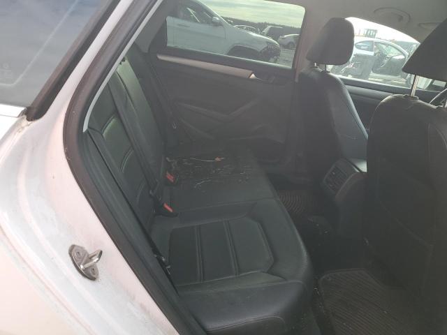 2015 Volkswagen Passat - Image 10