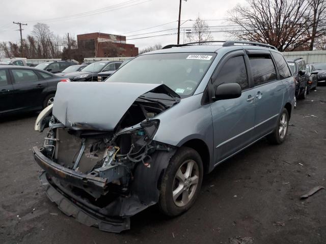 2005 Toyota Sienna LE