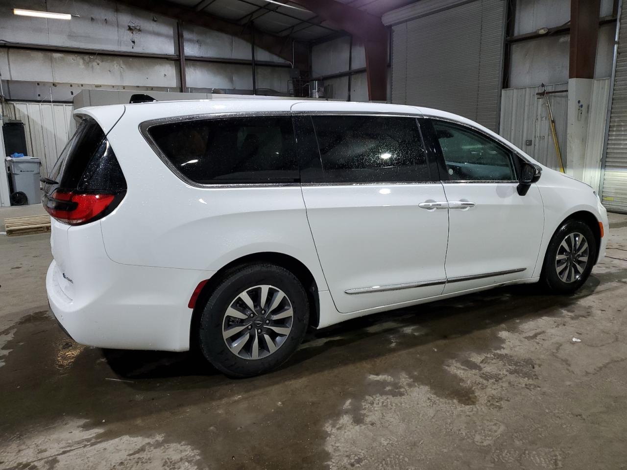 Lot #2417039977 2023 CHRYSLER PACIFICA H