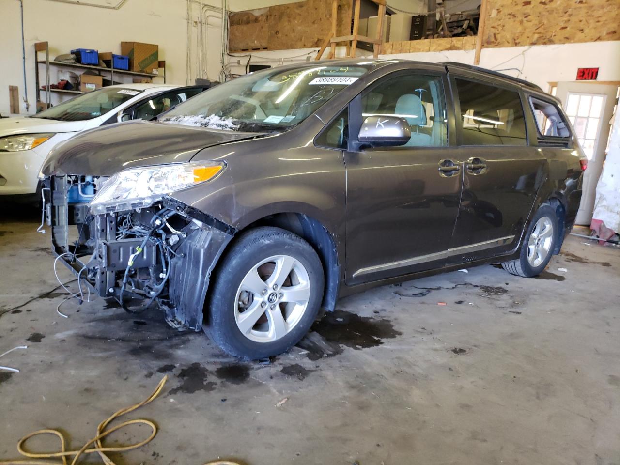 Lot #2340817011 2018 TOYOTA SIENNA LE