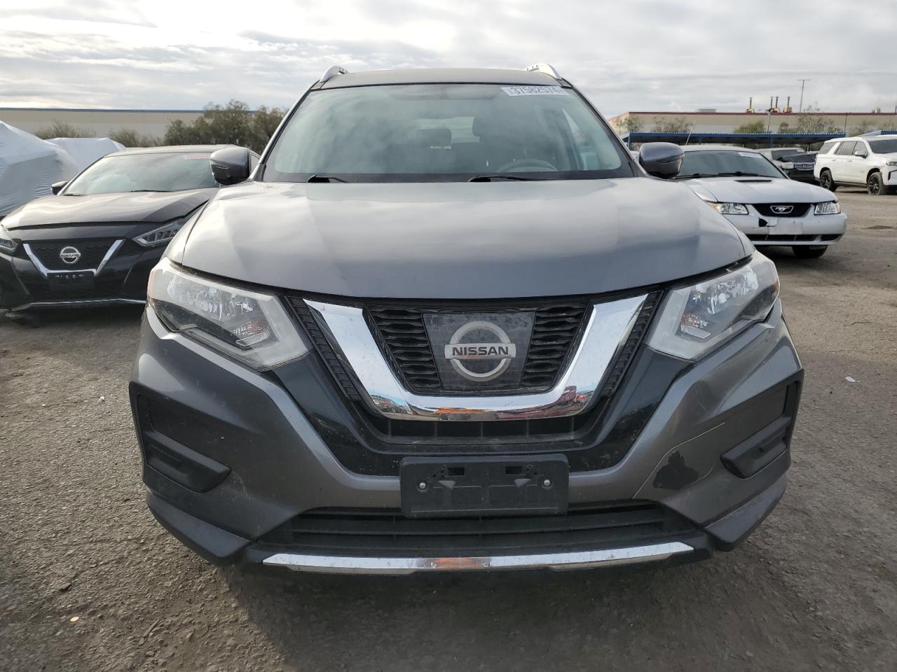 2017 Nissan Rogue S vin: KNMAT2MT2HP587090