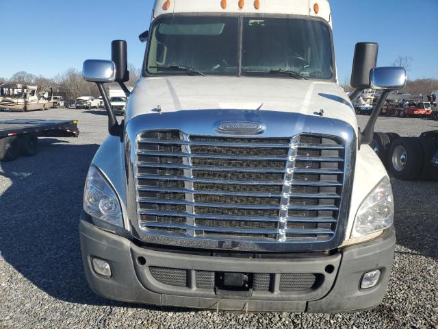 Lot #2341514997 2015 FREIGHTLINER CASCADIA 1 salvage car