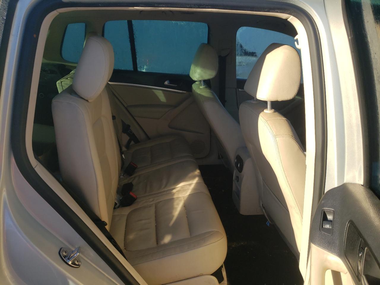 WVGAV7AX2CW551201 2012 Volkswagen Tiguan S