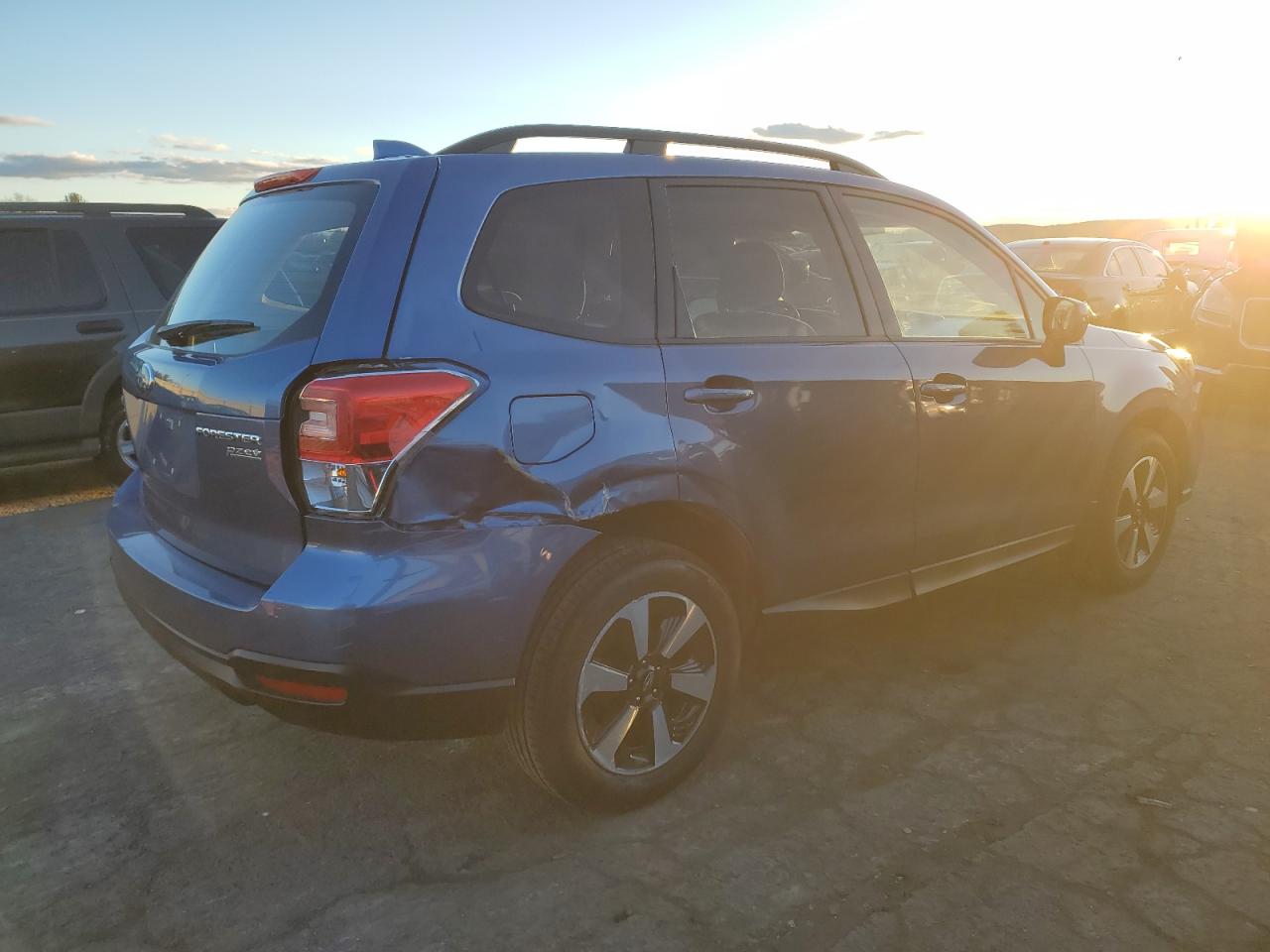 2018 Subaru Forester 2.5I Premium vin: JF2SJAECXJH528745