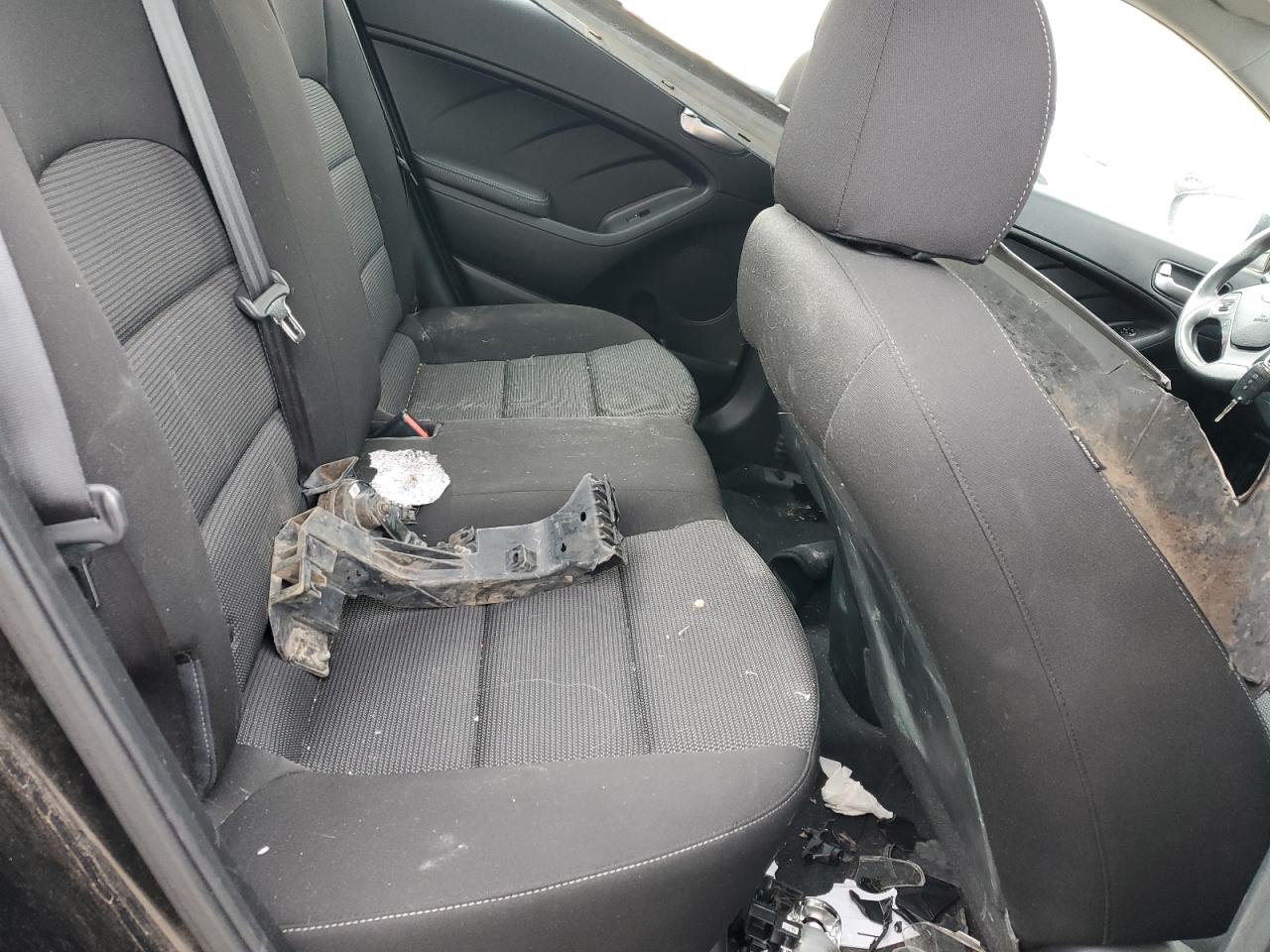 3KPFK4A72HE028666 2017 Kia Forte Lx