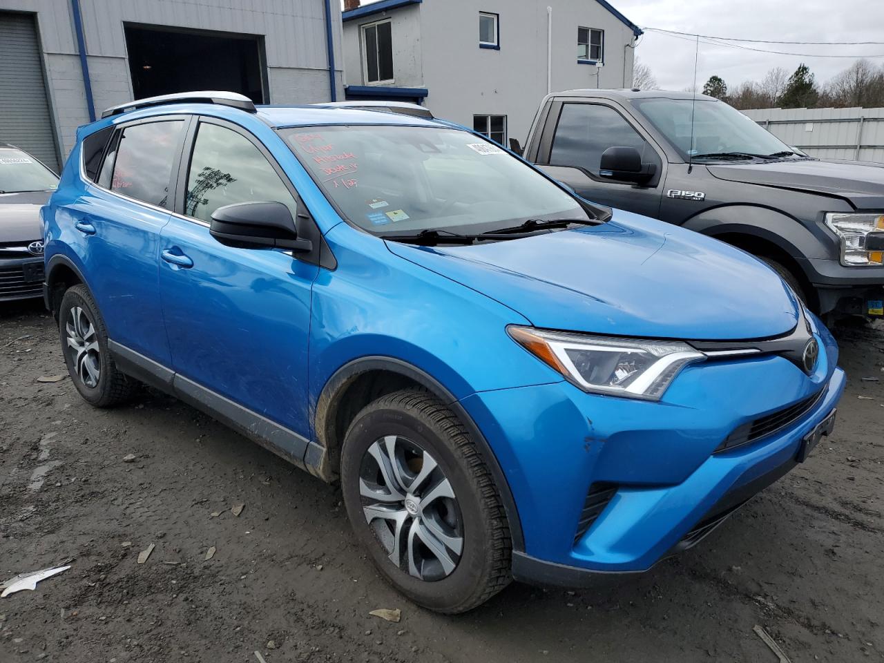 JTMBFREVXJJ256464 2018 Toyota Rav4 Le