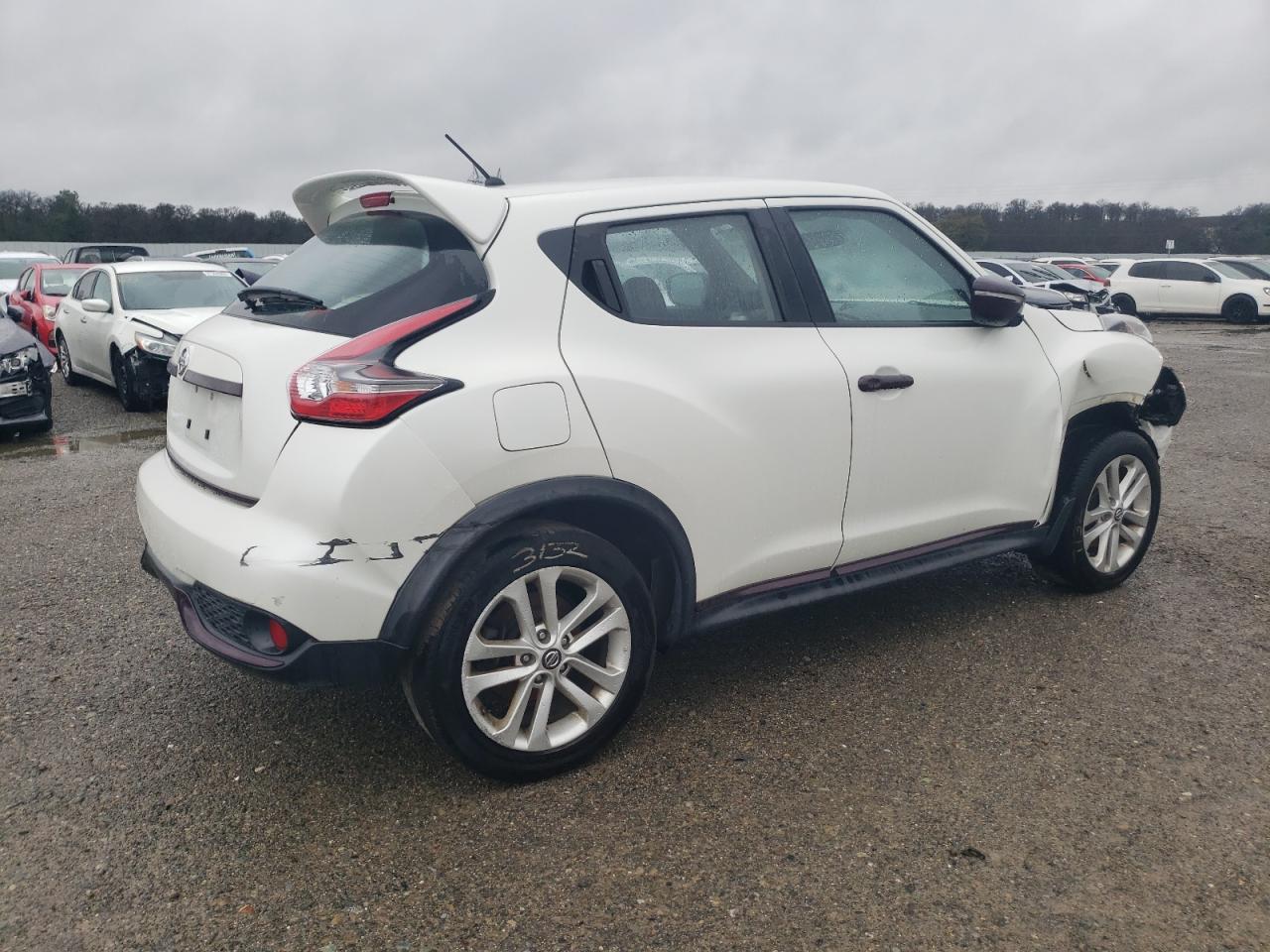 2015 Nissan Juke S vin: JN8AF5MR4FT507598