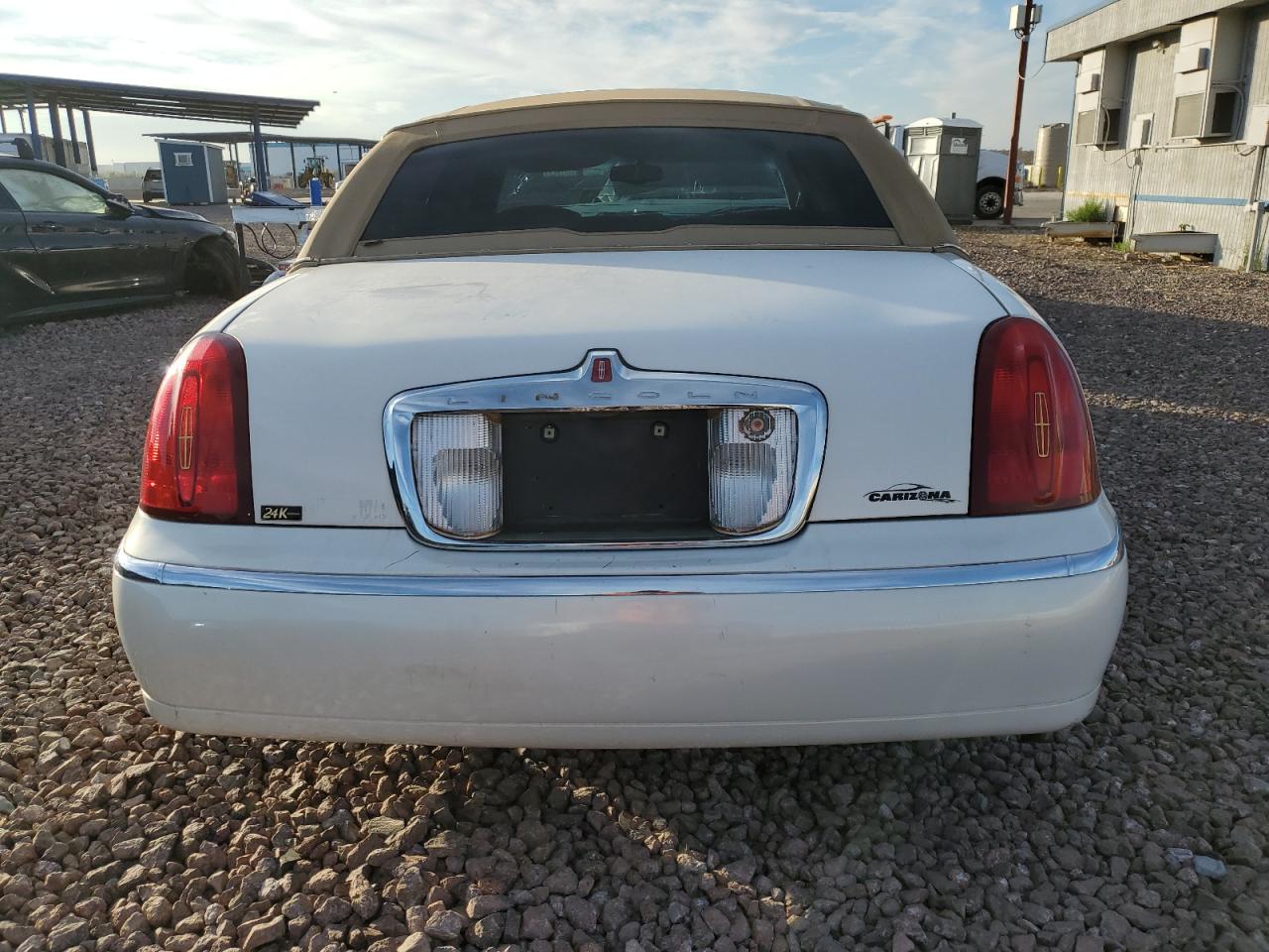 1LNHM81W2XY654630 1999 Lincoln Town Car Executive