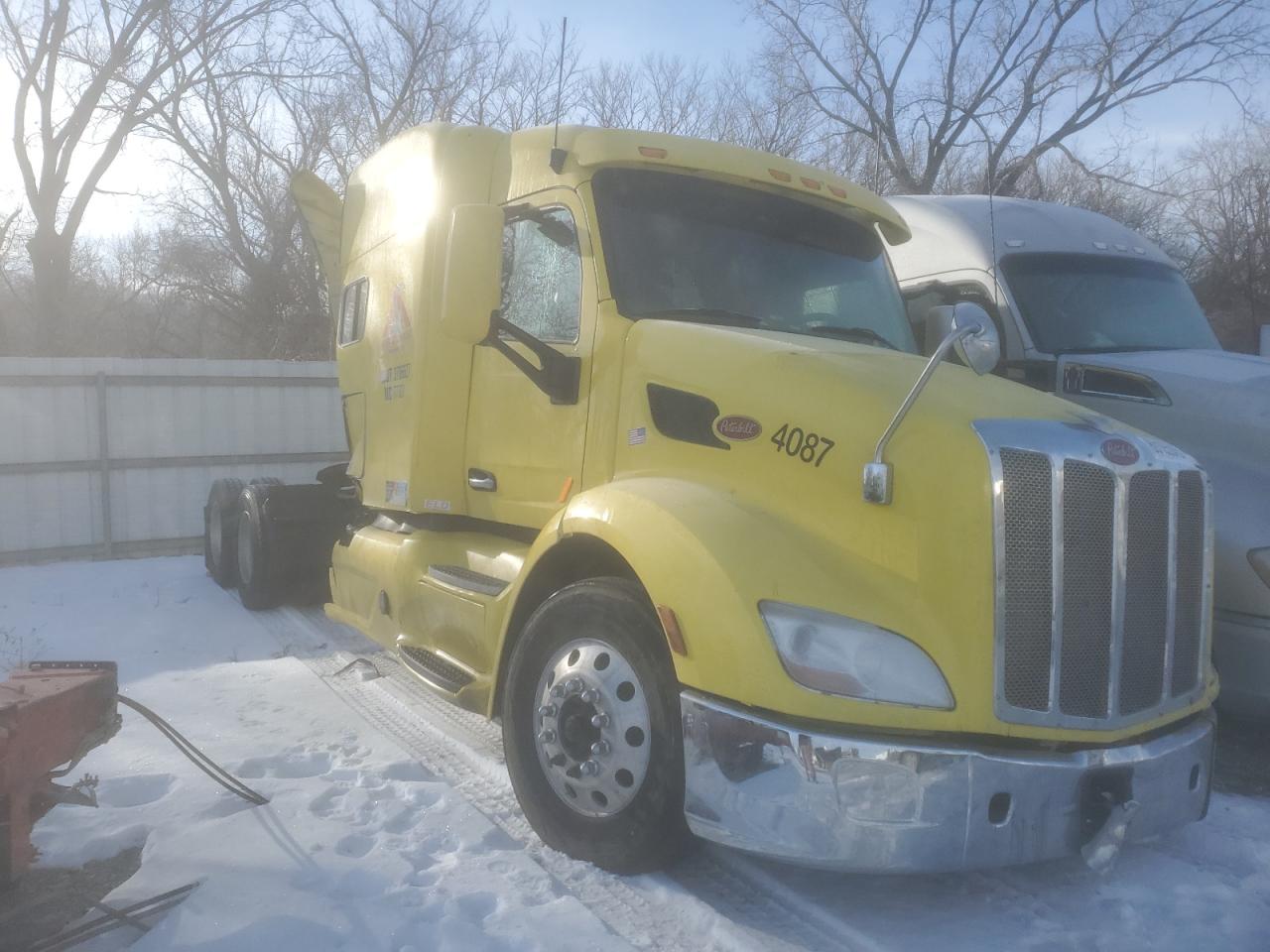  Salvage Peterbilt 579