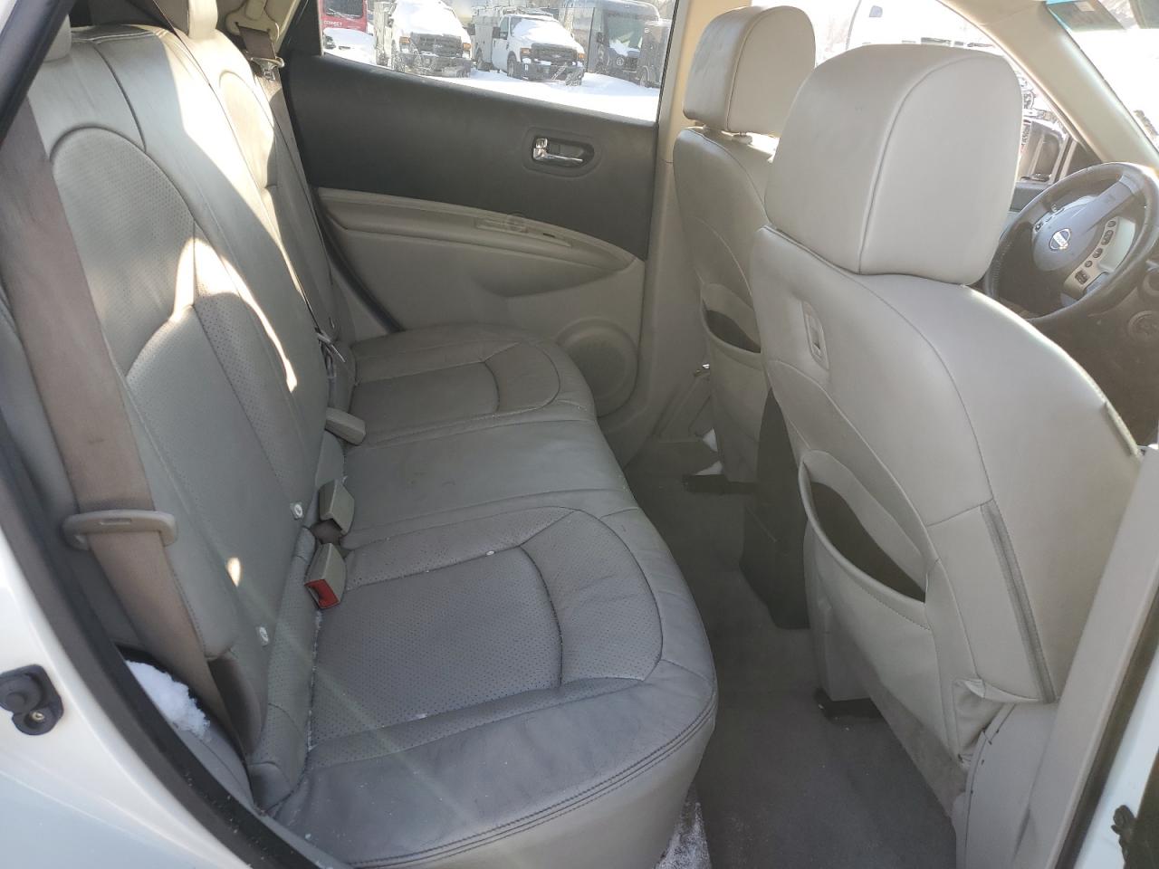 Nissan Rogue s 2012