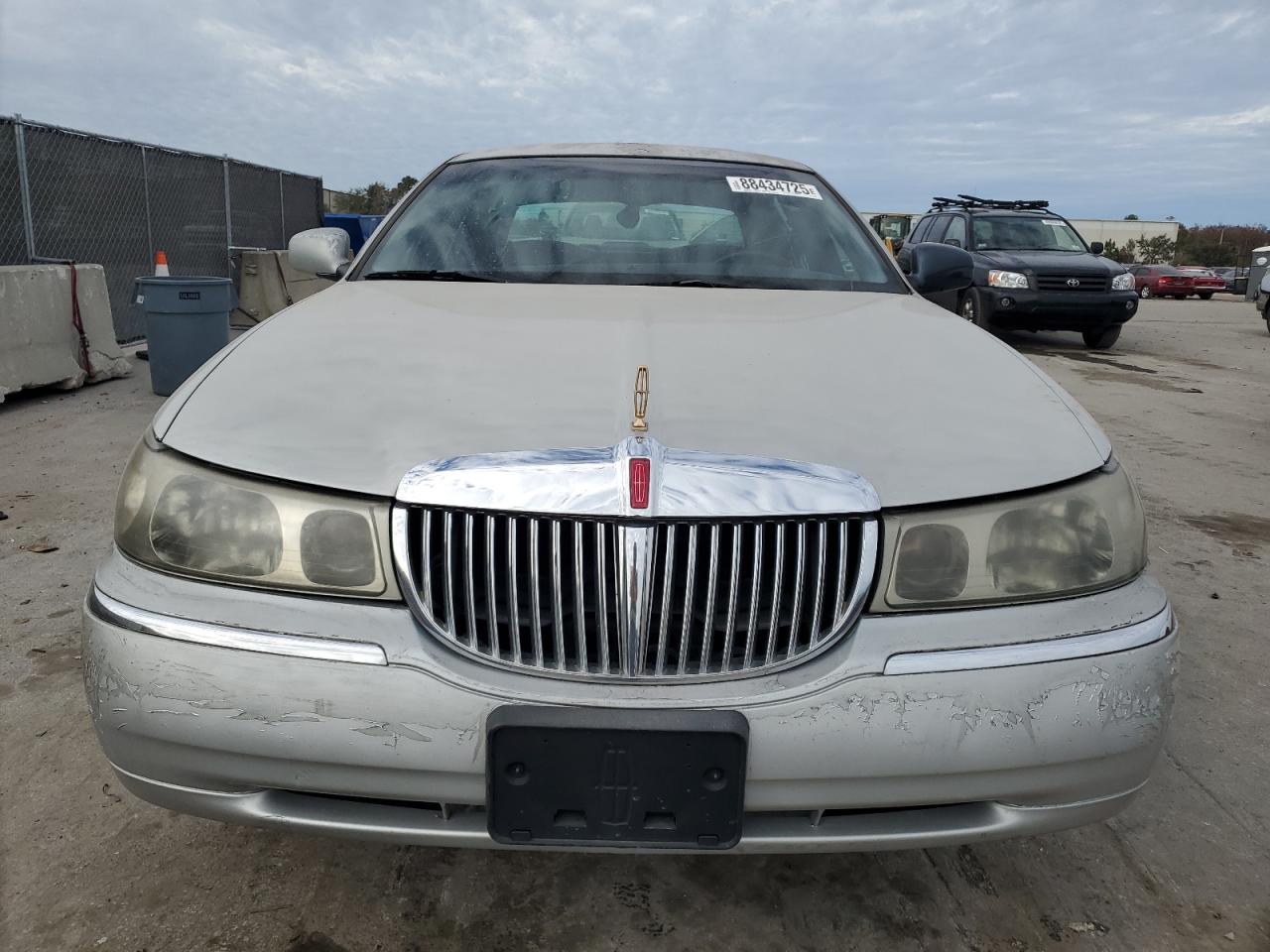 Lot #3059182120 1999 LINCOLN TOWN CAR S