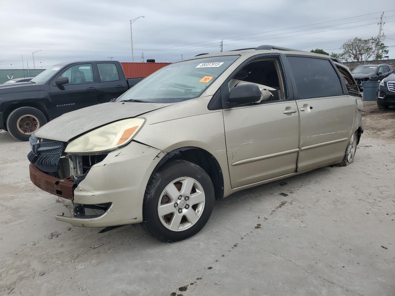  Salvage Toyota Sienna