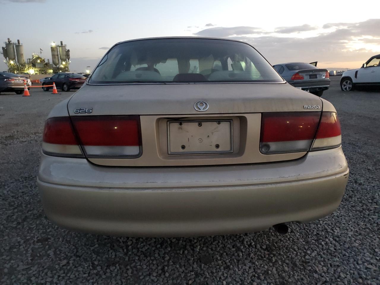 Lot #3051732115 1994 MAZDA 626 DX/LX