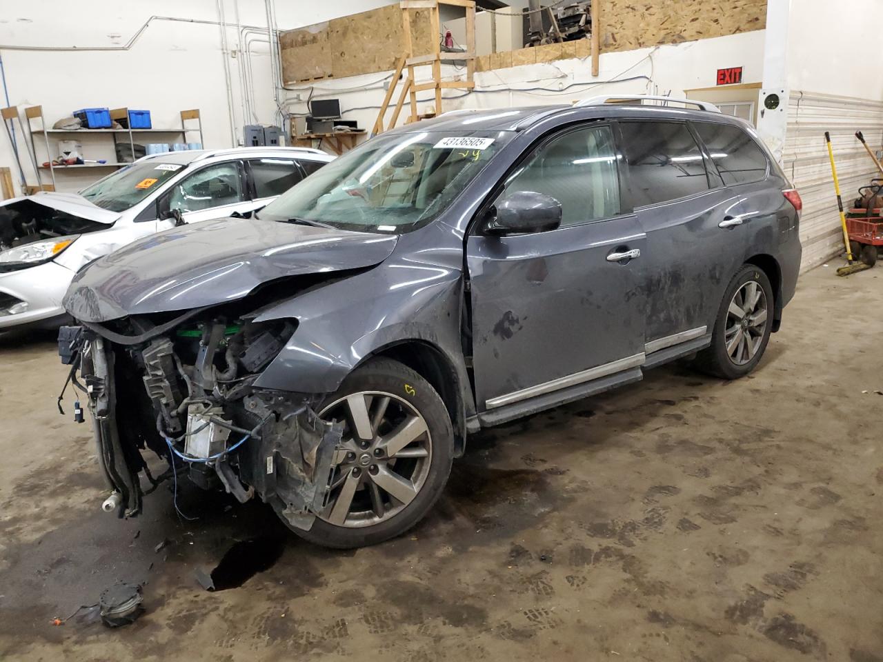  Salvage Nissan Pathfinder