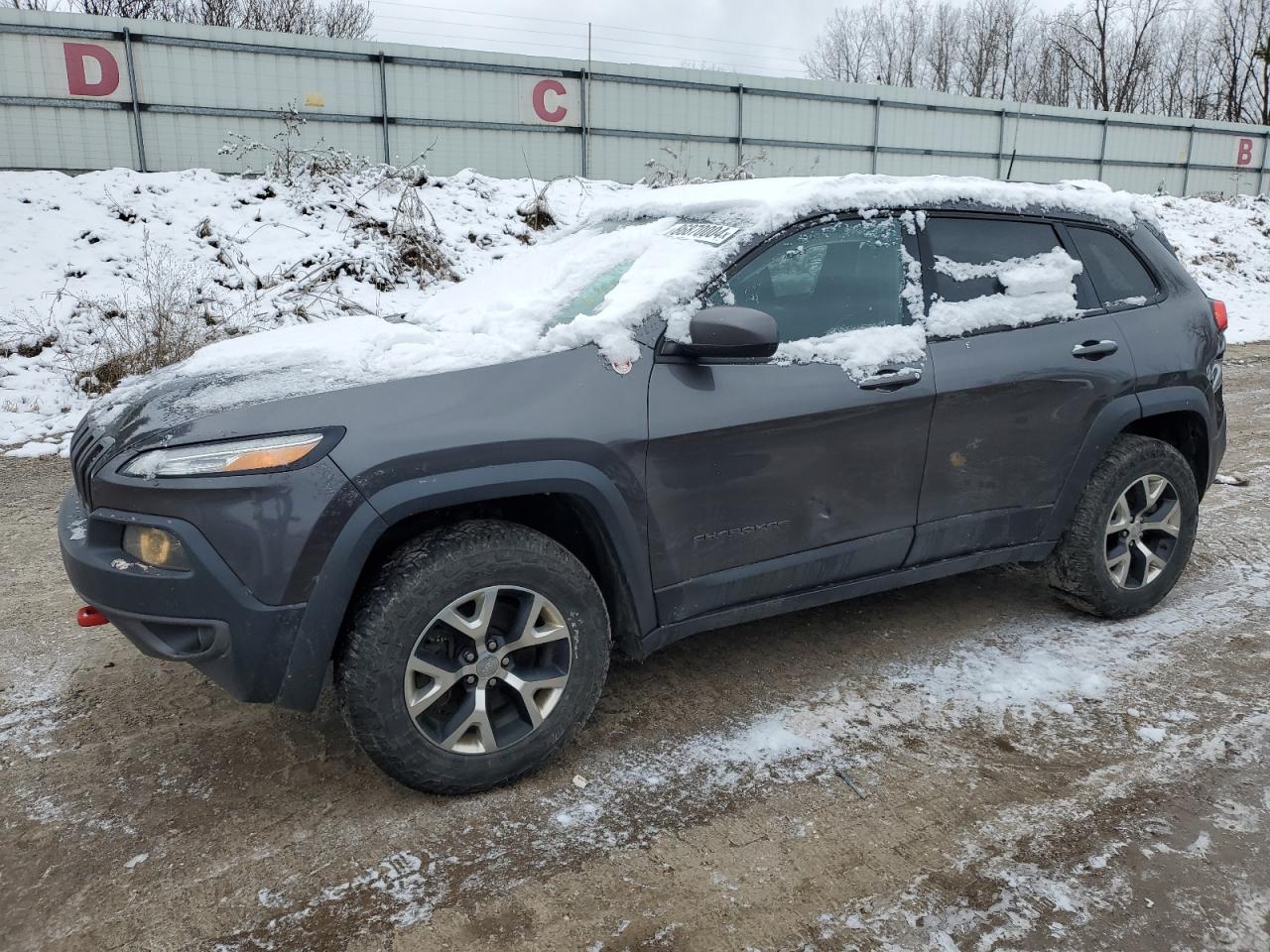  Salvage Jeep Cherokee