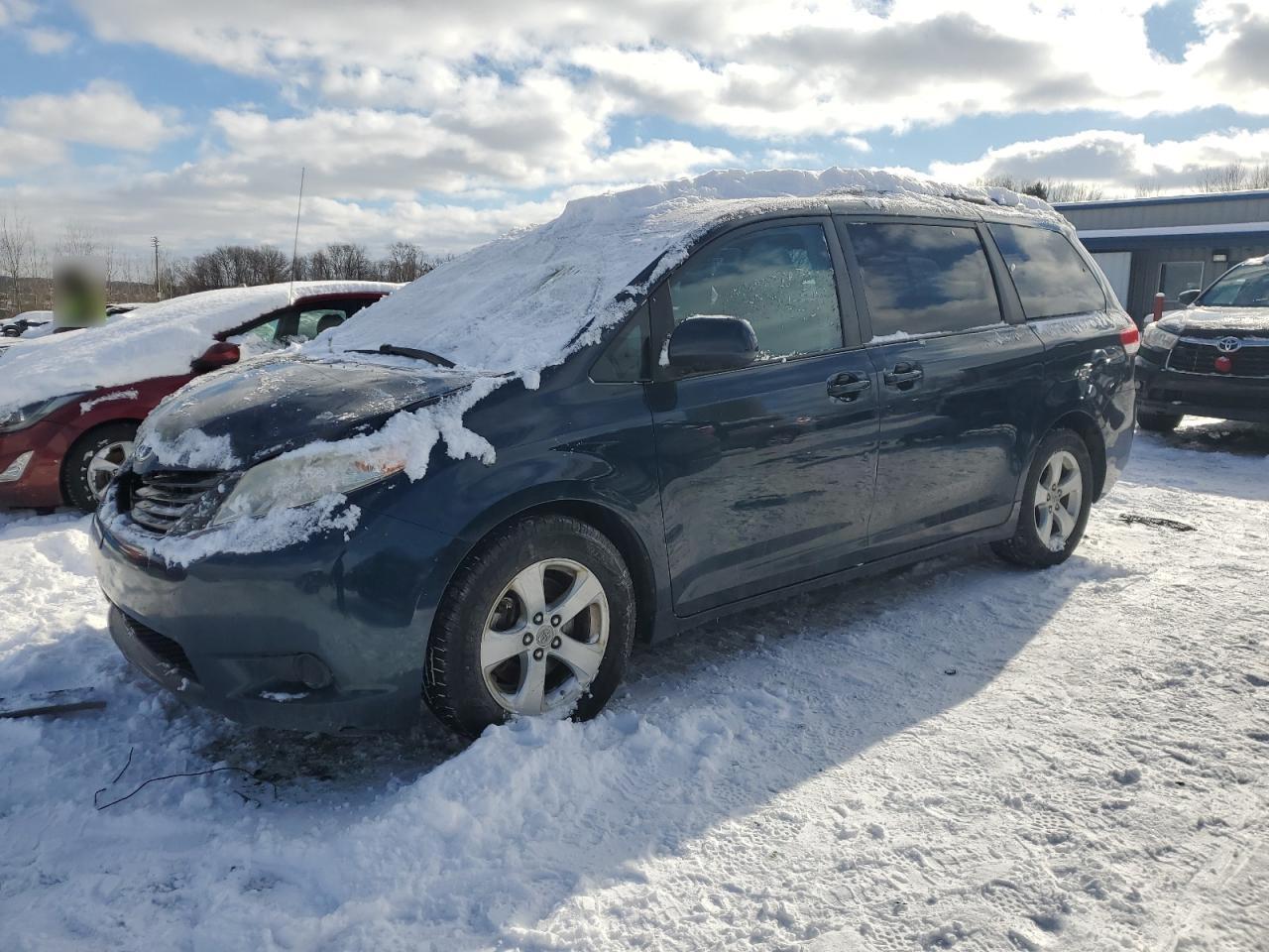  Salvage Toyota Sienna