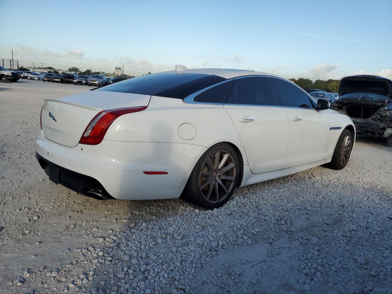 Lot #3051315642 2018 JAGUAR XJ R - SPO