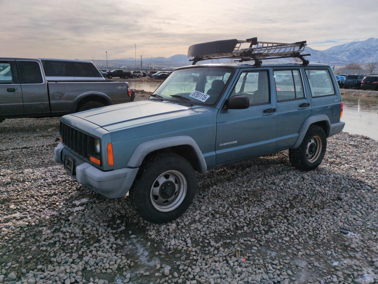  Salvage Jeep Cherokee