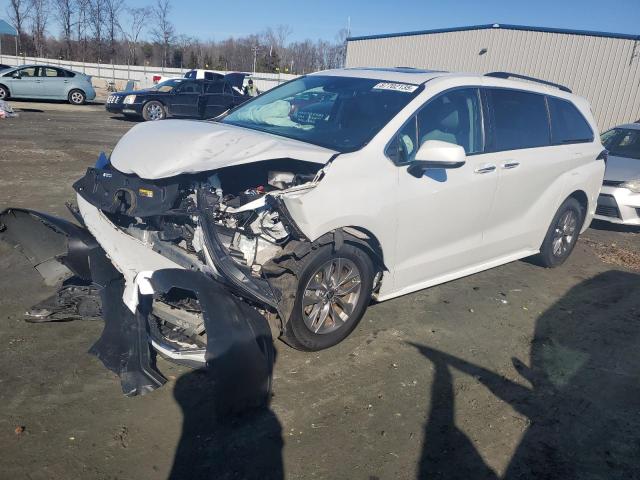 TOYOTA SIENNA XLE
