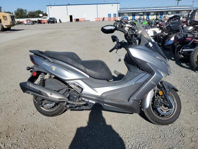 KYMCO USA INC X-TOWN 300 2018 silver  gas LC2W1M241JC100300 photo #1