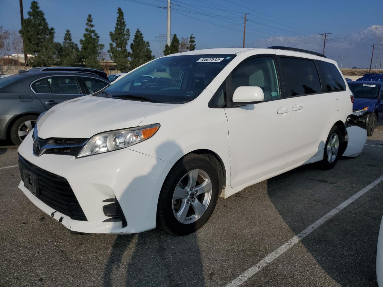  Salvage Toyota Sienna