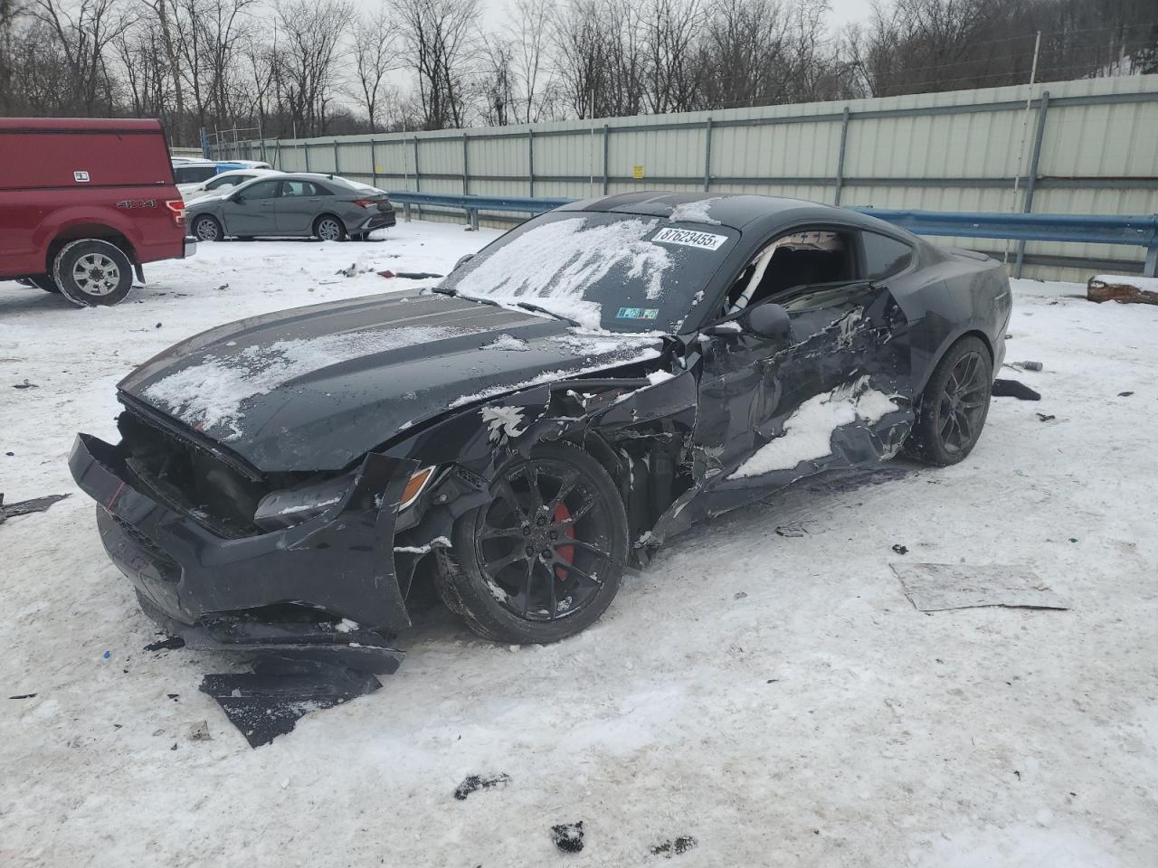  Salvage Ford Mustang