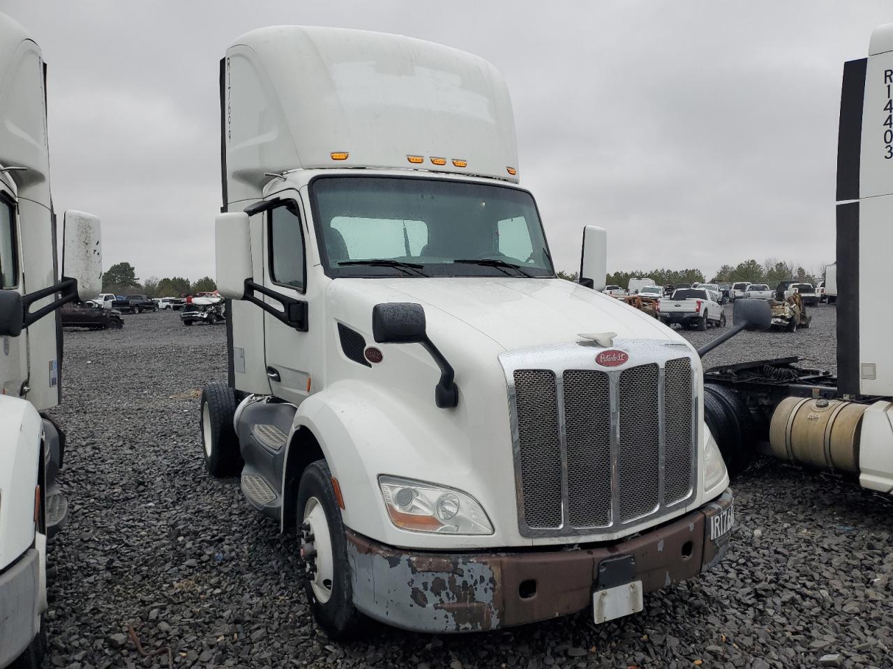  Salvage Peterbilt 579