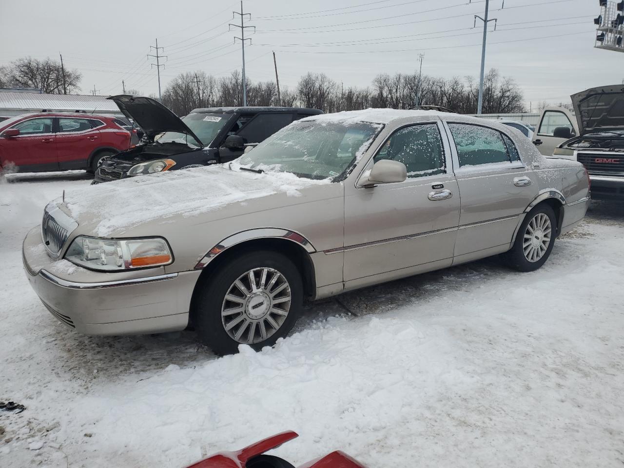  Salvage Lincoln Towncar