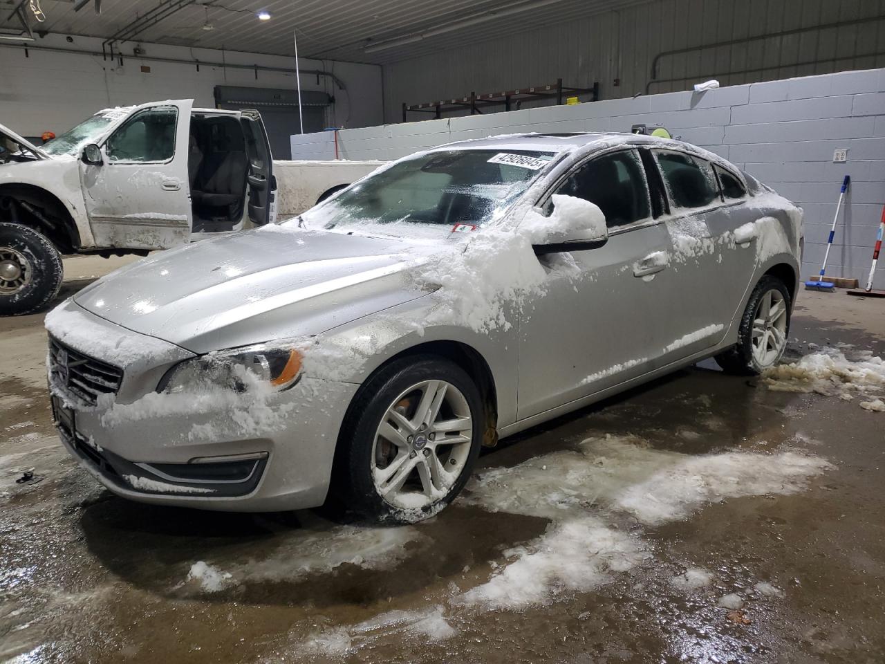  Salvage Volvo S60