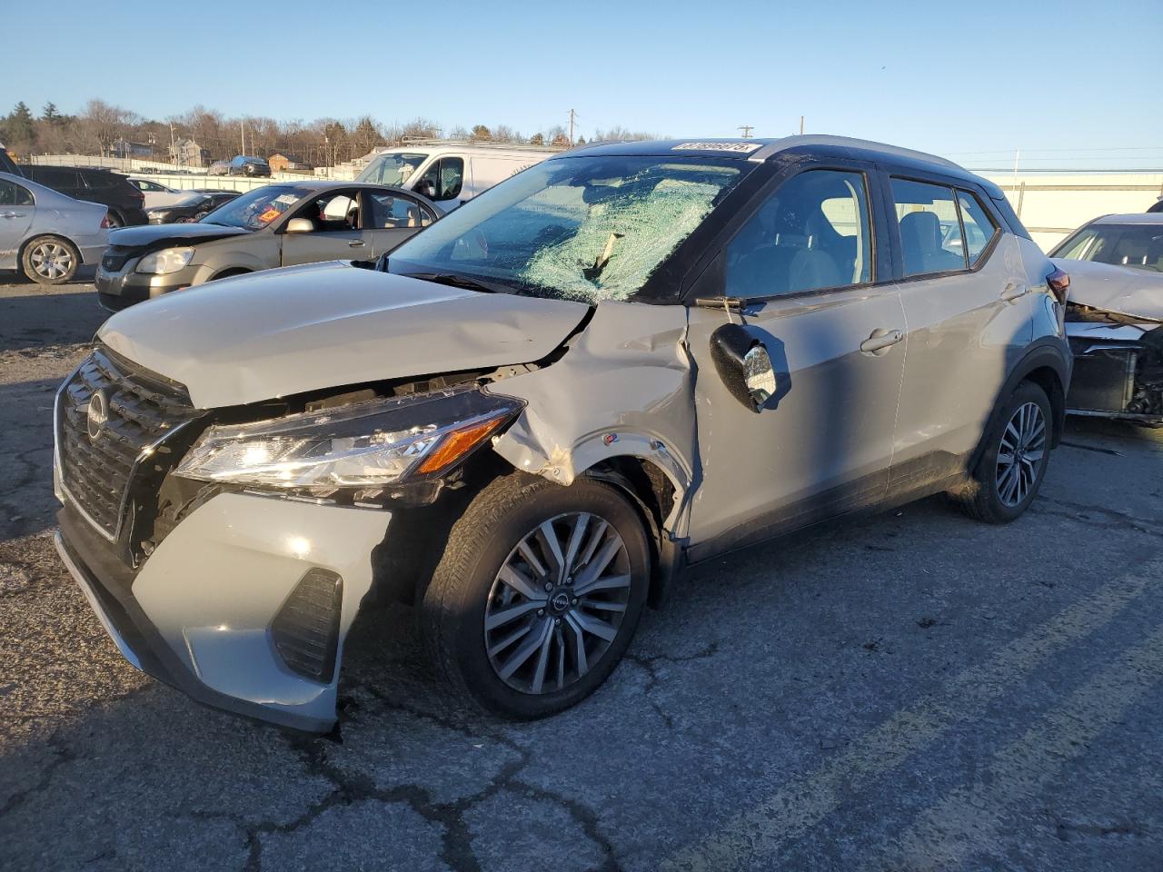  Salvage Nissan Kicks