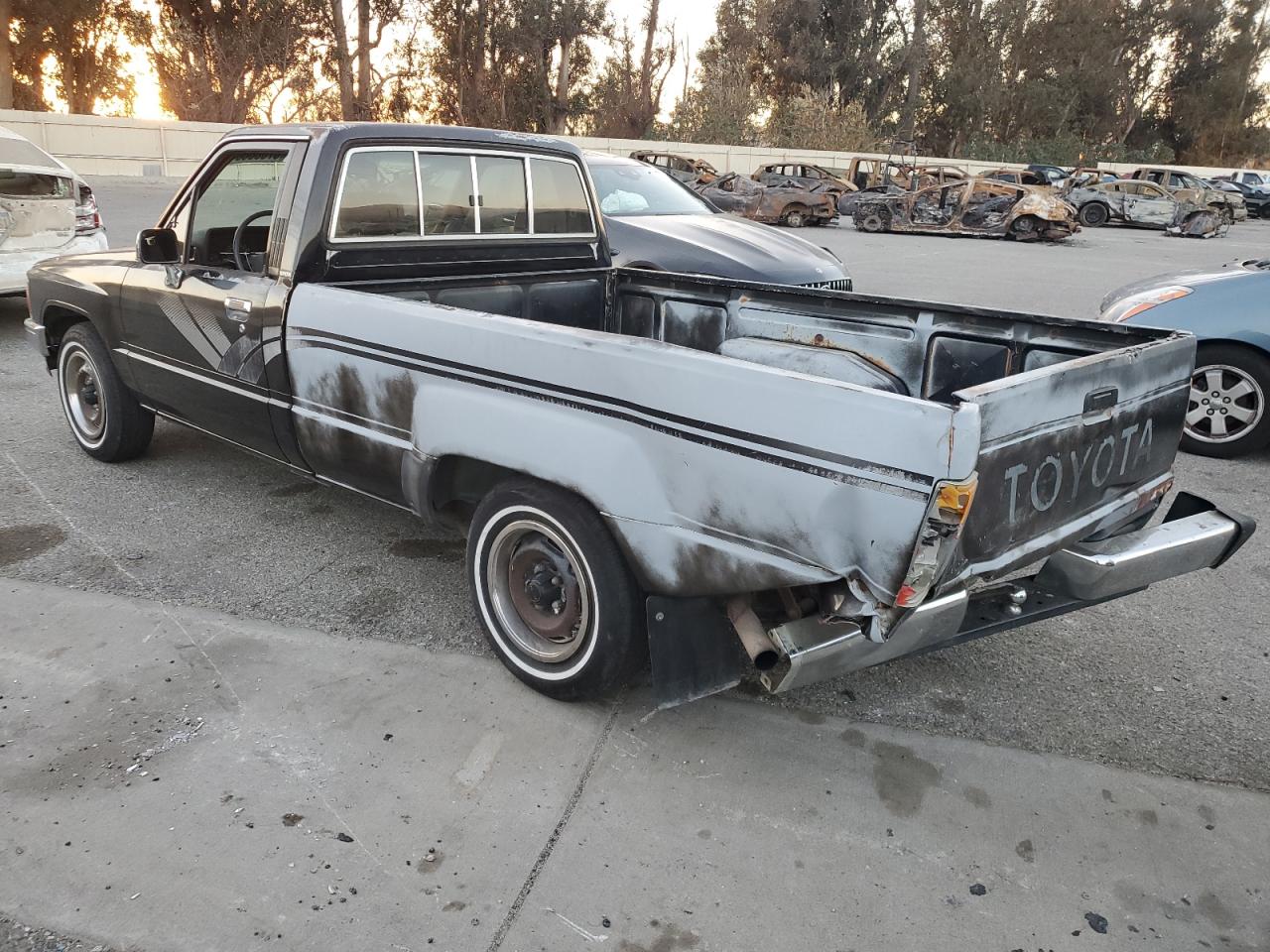 Lot #3055119985 1988 TOYOTA PICKUP 1/2