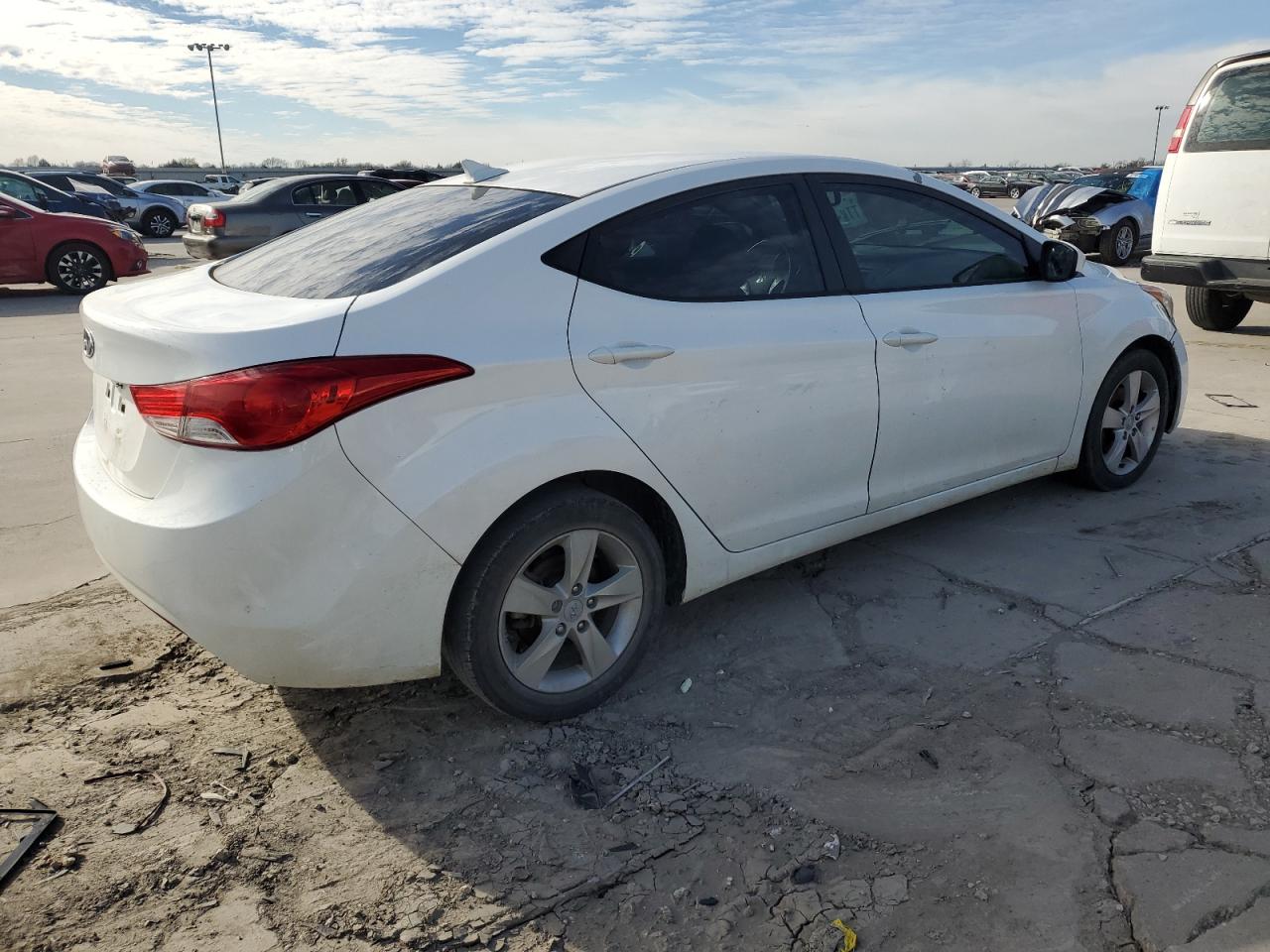 Lot #3052408596 2013 HYUNDAI ELANTRA GL