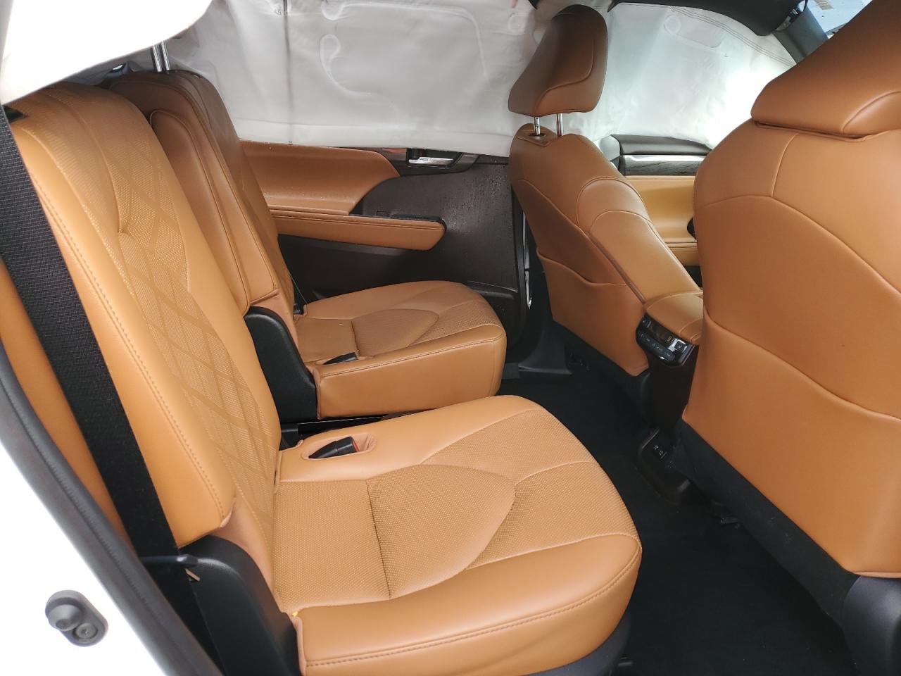 TOYOTA HIGHLANDER PLATINUM