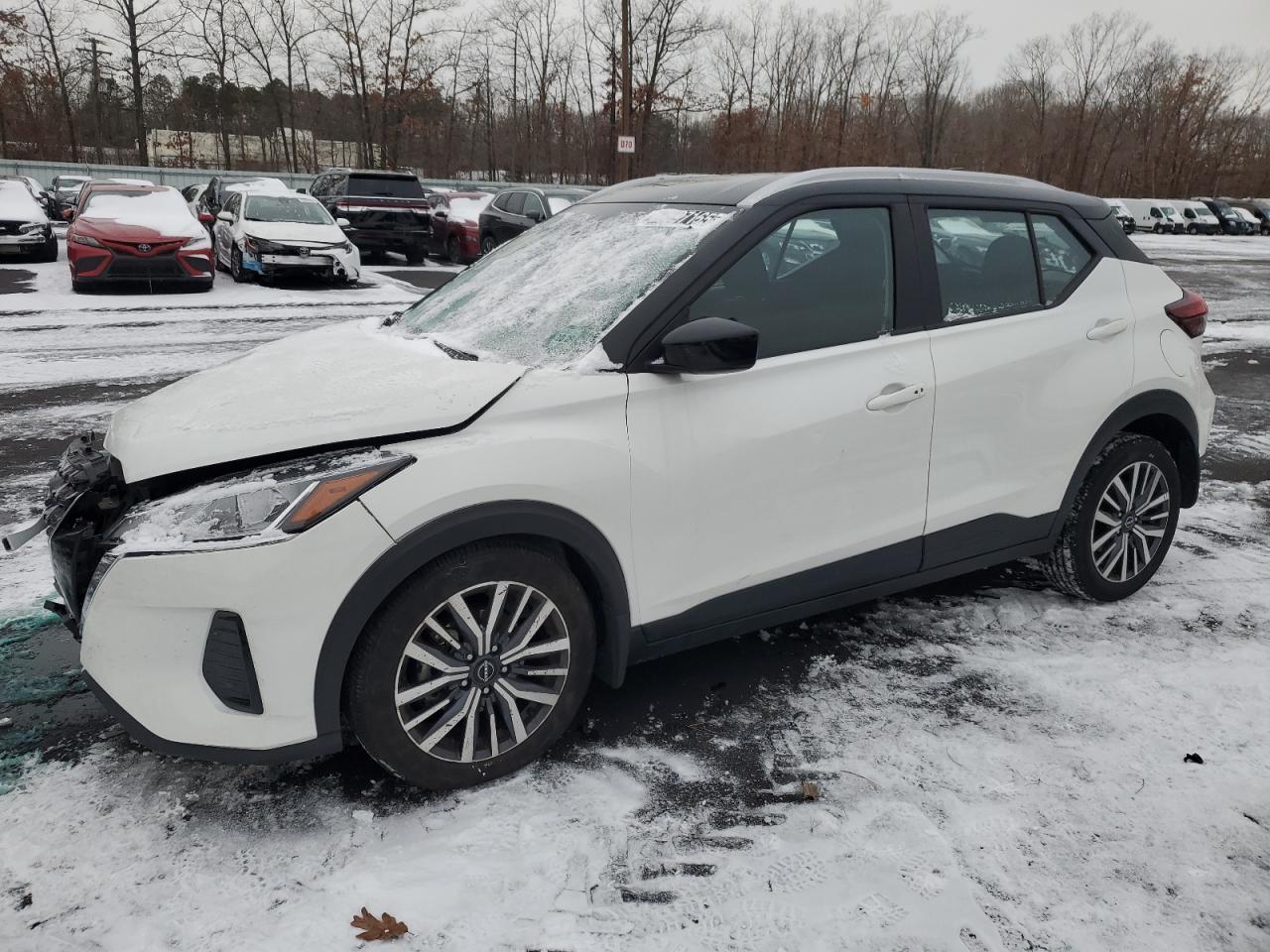  Salvage Nissan Kicks