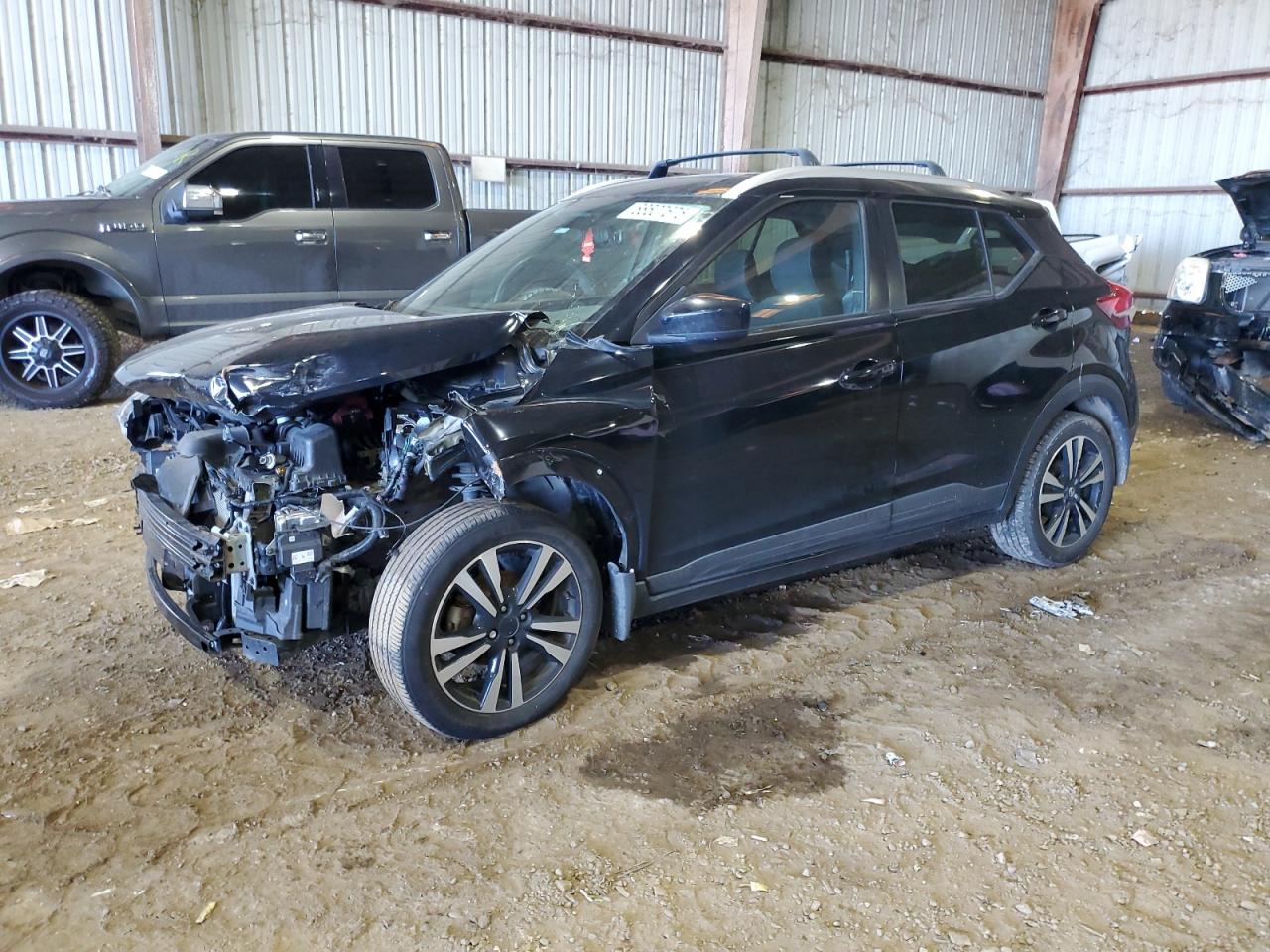  Salvage Nissan Kicks