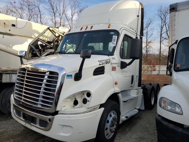 FREIGHTLINER CASCADIA 1 2015 white tractor diesel 3AKJGBDV7FDGK7761 photo #3