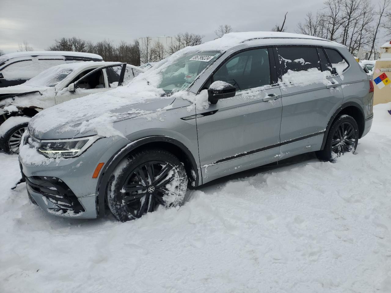 VOLKSWAGEN TIGUAN SE R-LINE BLACK