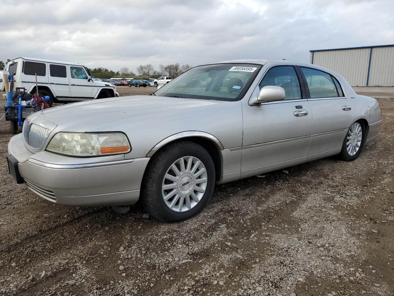  Salvage Lincoln Towncar