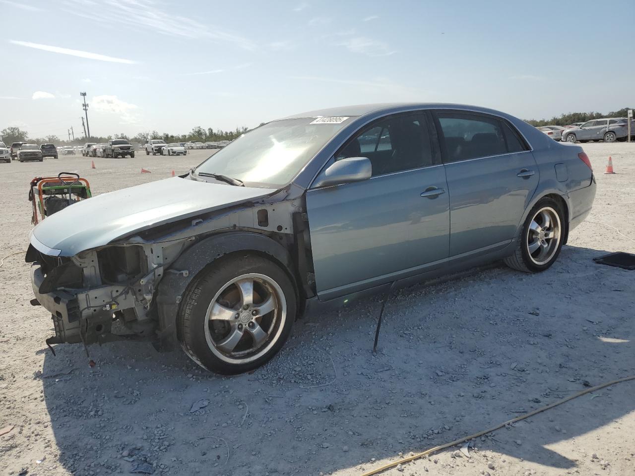 Lot #3049642178 2005 TOYOTA AVALON XL