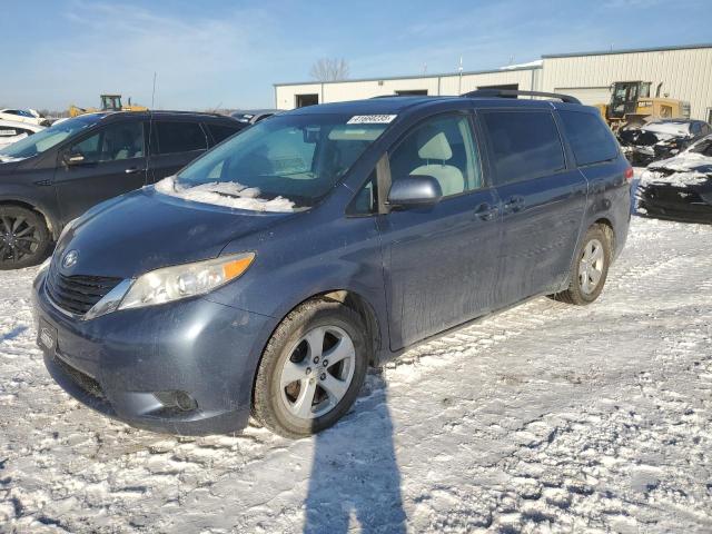 TOYOTA SIENNA LE